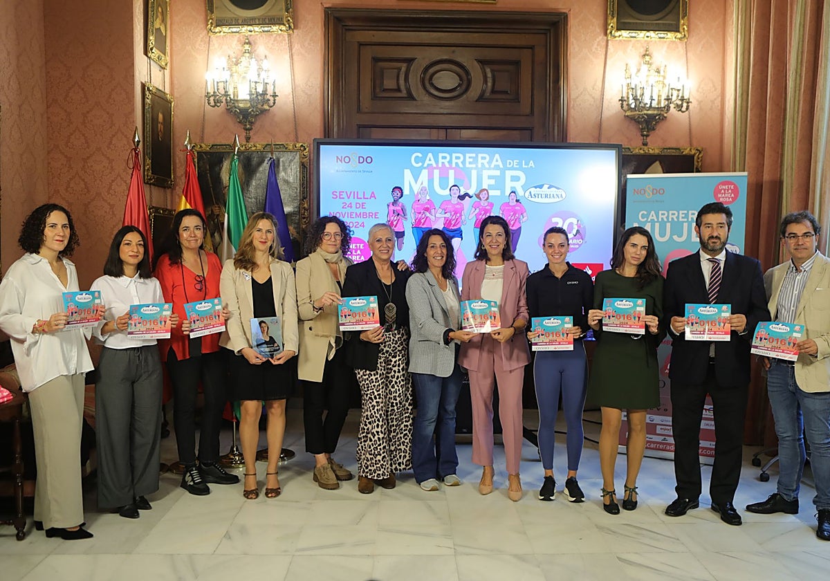 El Ayuntamiento de Sevilla ha acogido este lunes la presentación de la Carrera de la Mujer