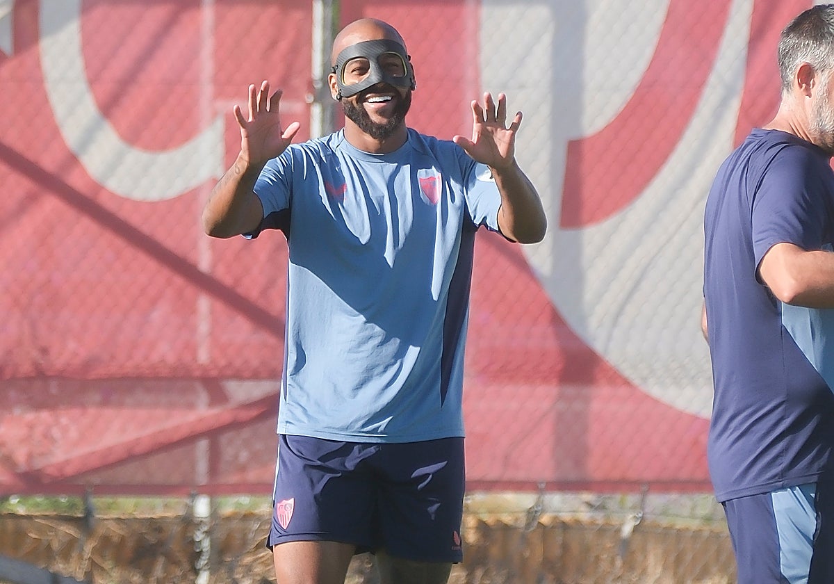 Marcao en el entrenamiento del Sevilla FC