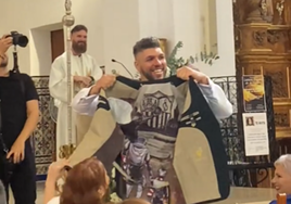 La sorprendente chaqueta de un sevillista para el día de su boda