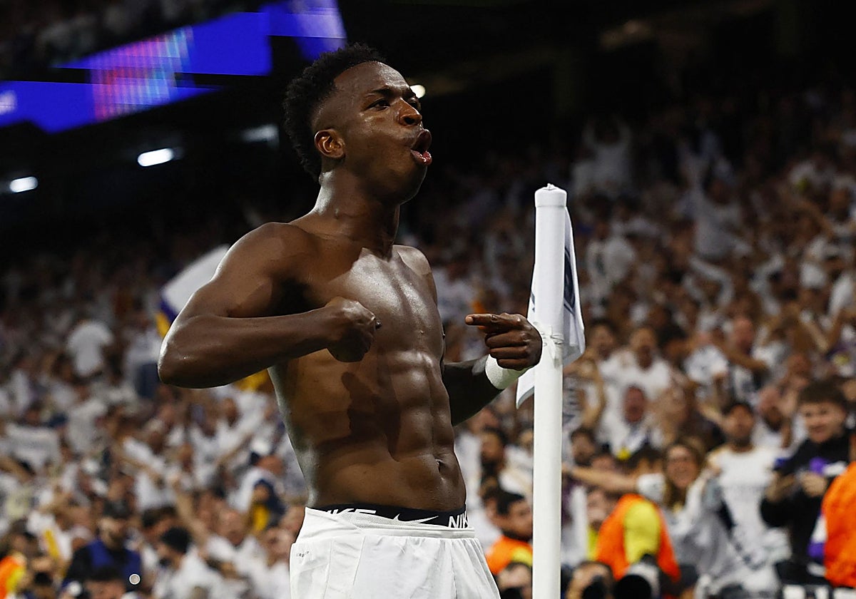 Vinicius celebra su tercer gol ante el Borussia