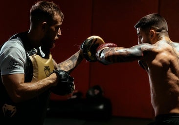 El entrenador de boxeo de Ilia Topuria: «Holloway va a correr por el octógono y en cuanto se pare, se acabó»