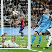 El Barça humilla y deja en fuera de juego al Madrid