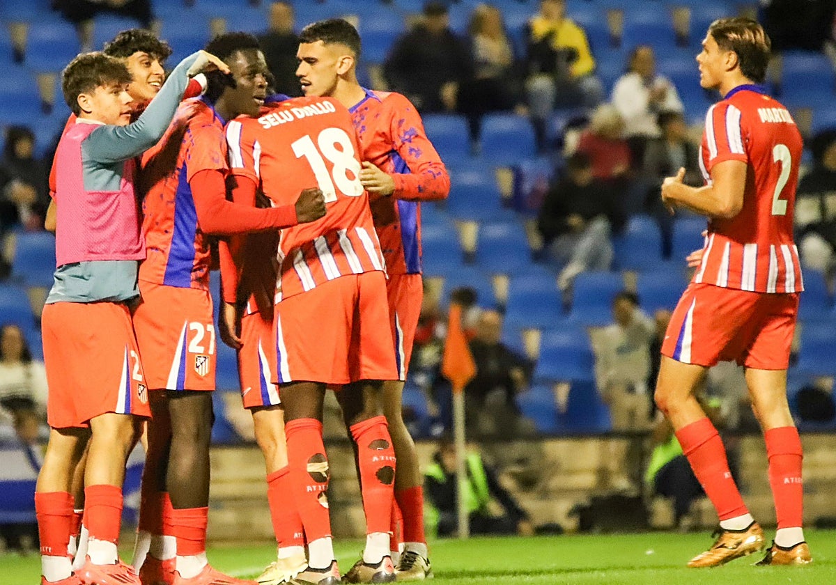Los futbolistas del Atlético B celebran su victoria ante el Hércules