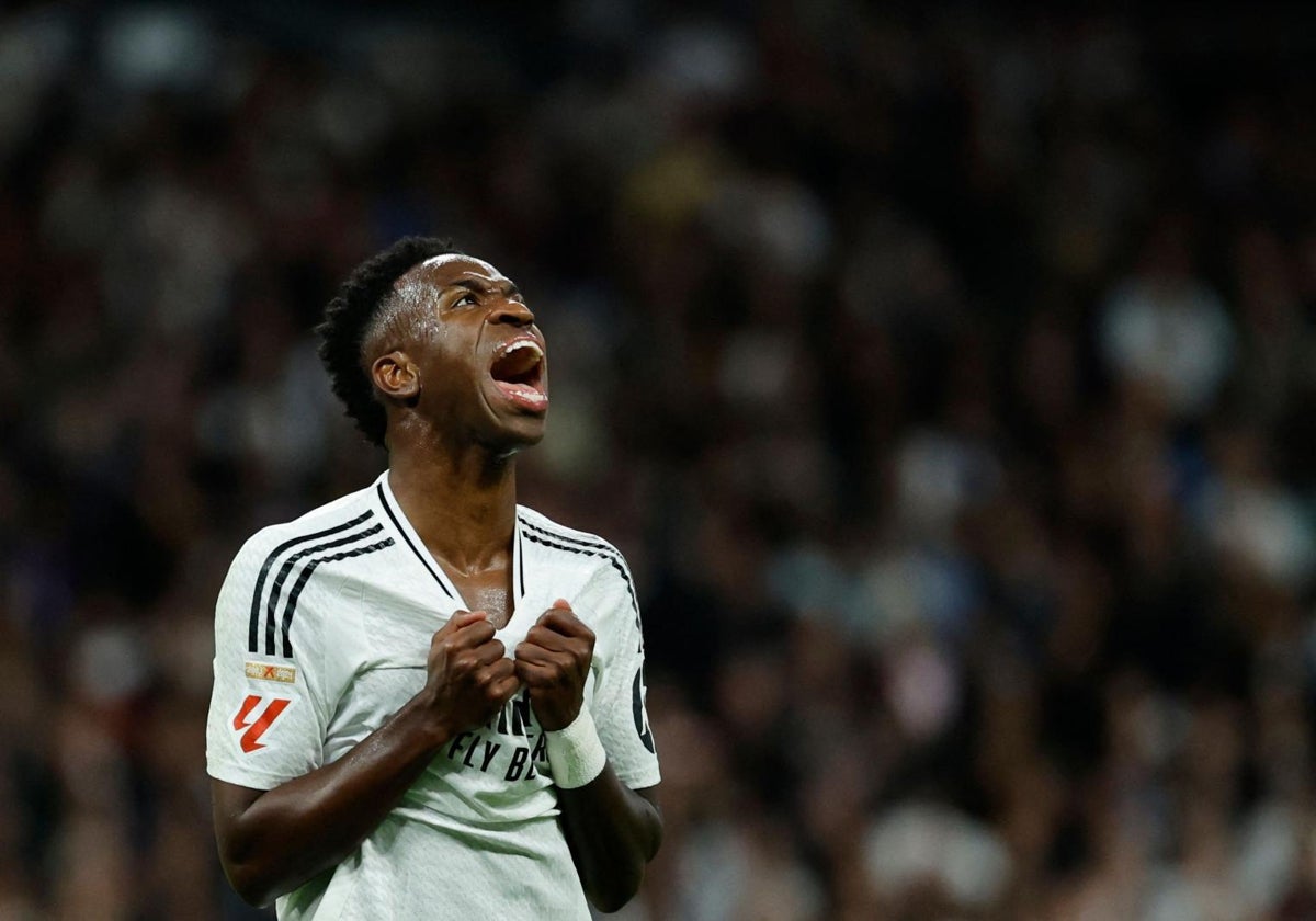 Vinicius se lamenta durante el Real Madrid-Barcelona