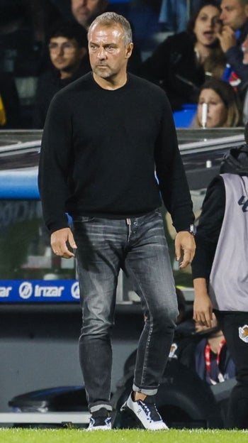 Hansi Flick, durante el partido contra la Real Sociedad