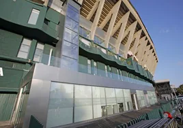 Exterior de la tribuna de Preferencia del estadio Benito Villamarín