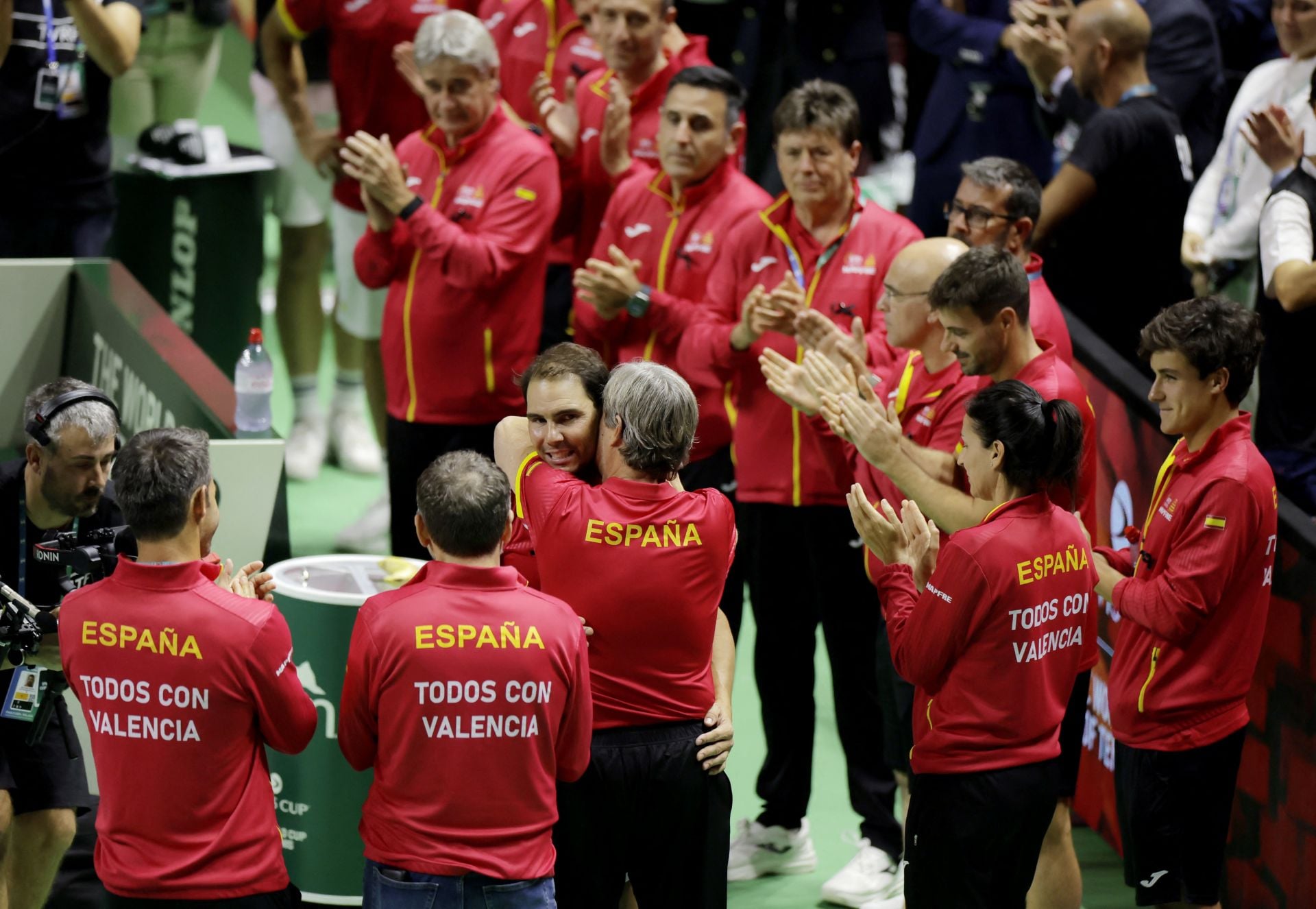 Nadal, rodeado del equipo español de Copa Davis