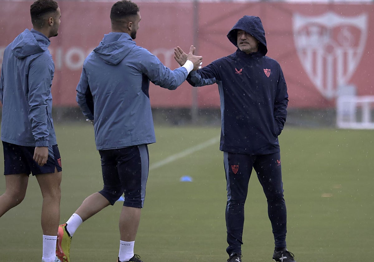 García Pimienta, durante un entrenamiento en la ciudad deportiva