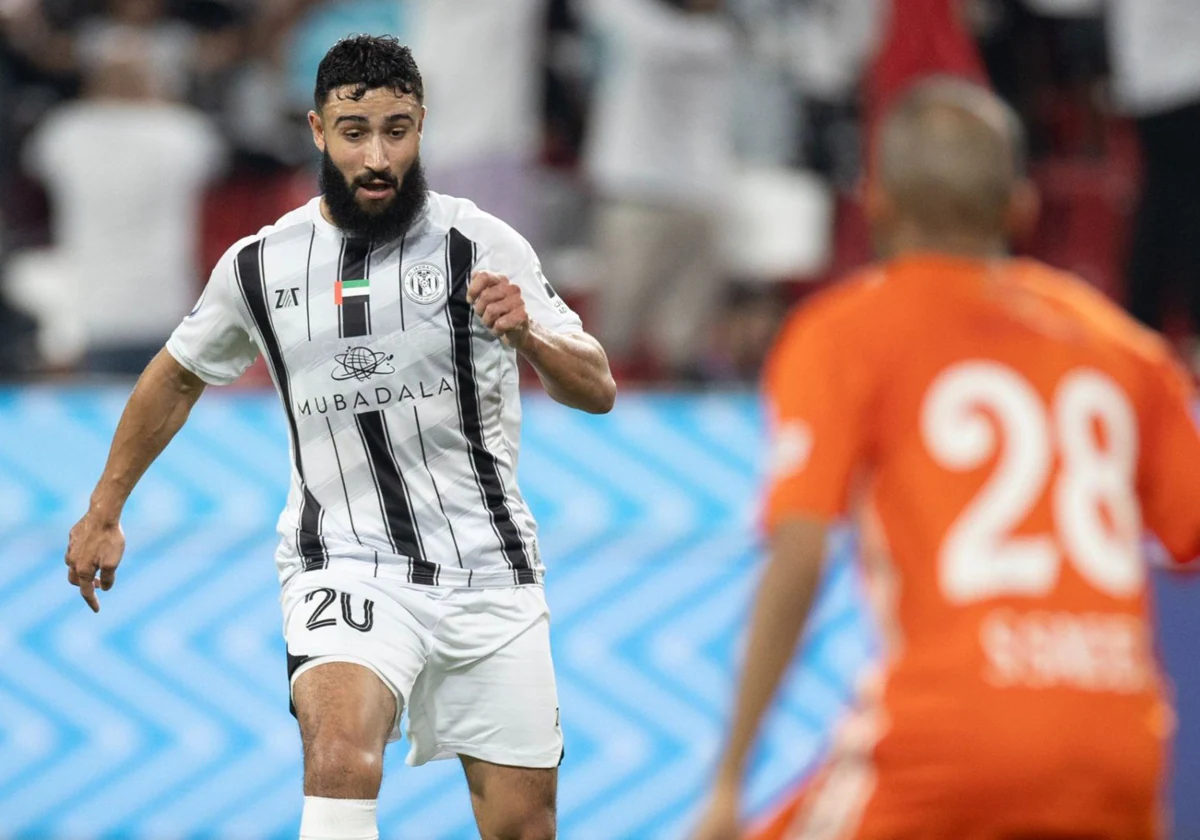 Fekir, en un lance del partido contra el Ajman Club