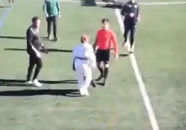 Bofetadas en un partido de alevines: la madre de un jugador agrede al árbitro