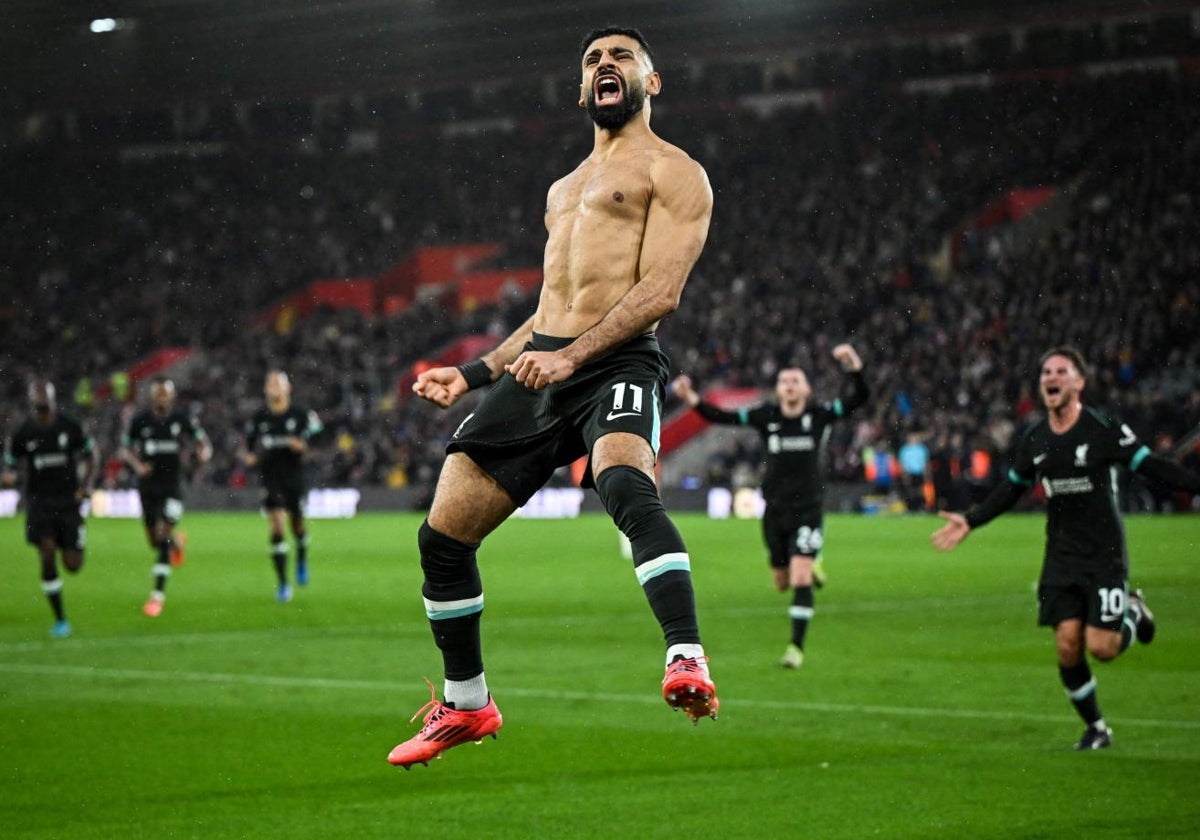 Salah celebrando su doblete contra el Southampton