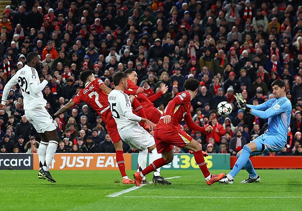 El uno por uno del Liverpool-Real Madrid: los milagros de Courtois no bastan