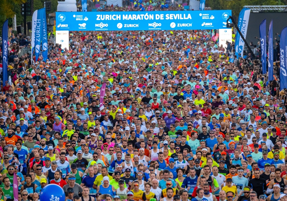 Salida masiva de la última edición del Zurich Maratón de Sevilla