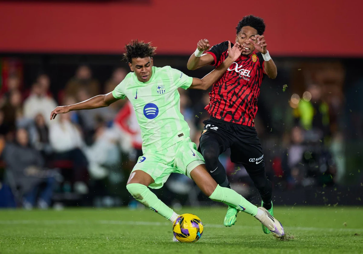 Mojica comete penalti sobre Lamine Yamal, convertido por Raphinha para anotar el segundo gol del Barcelona