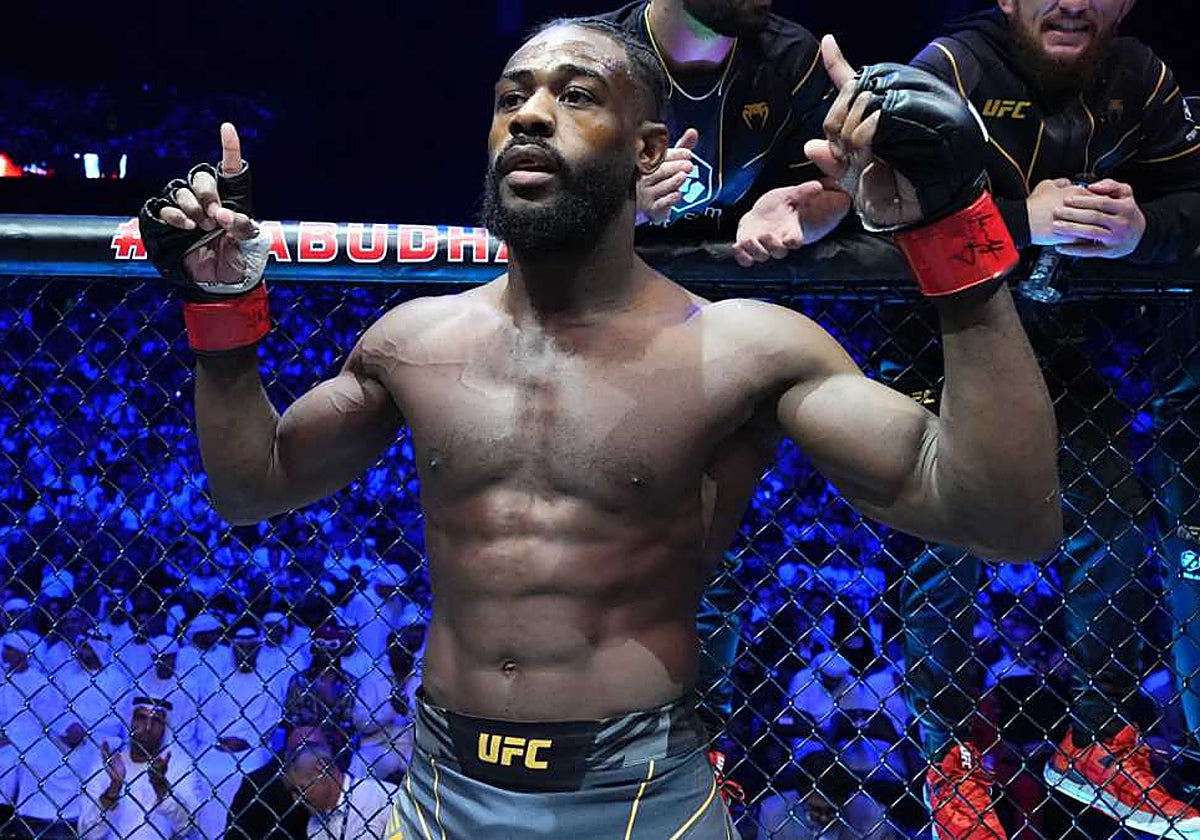 Aljamain Sterling antes de uno de sus combates en la compañía