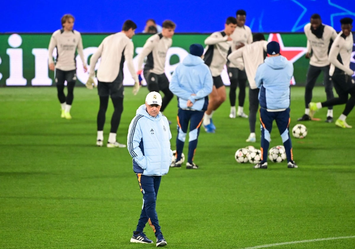 Ancelotti, durante el entrenamiento de ayer en el Gewiss Stadium