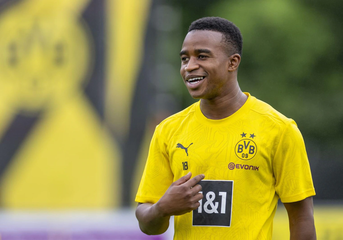 Youssoufa Moukoko, durante un entrenamiento con el Borussia Dortmund