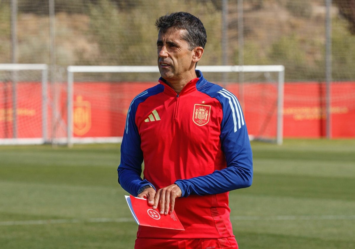 Paco Gallardo, con las categorías inferiores de la selección