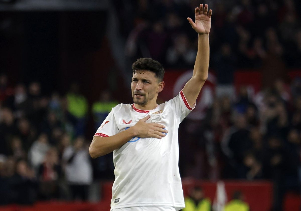 Jesús Navas abandona entre lágrimas el césped del Ramón Sánchez-Pizjuán