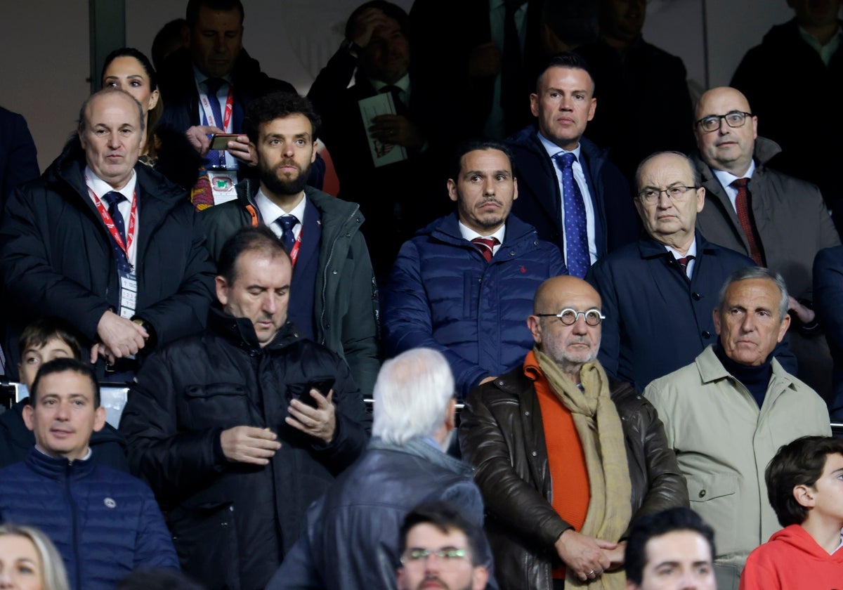 Presidente y vicepresidente del Sevilla, en el palco de autoridades en el partido contra el Celta,