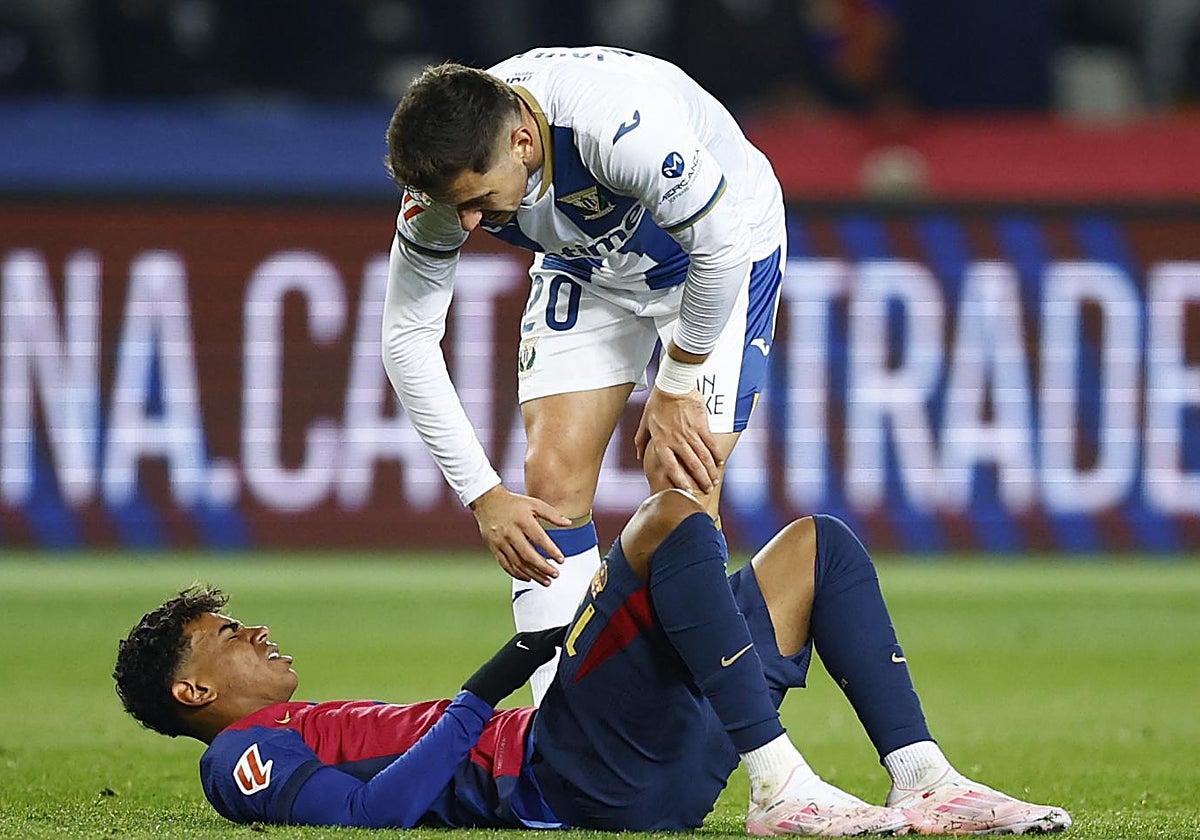 Yamal, dolorido durante el partido ante el Leganés