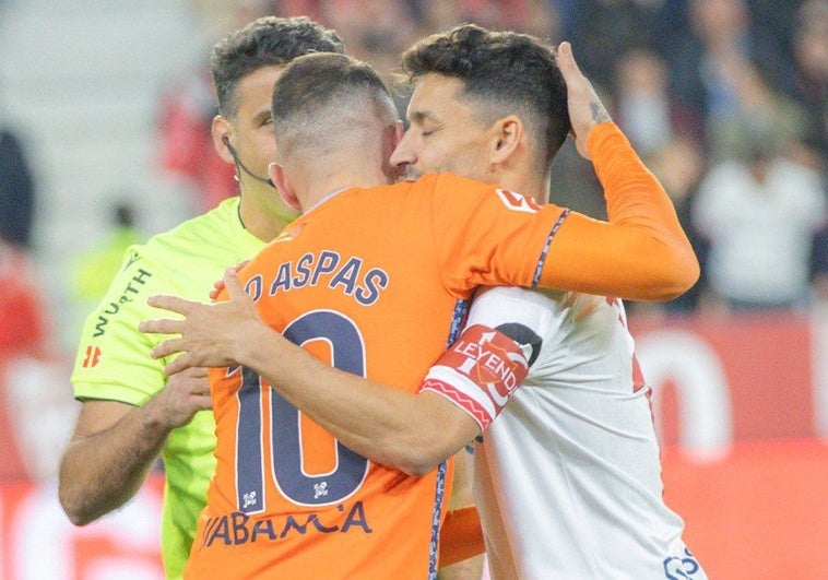 abrazo-navas-aspas-RE7iHT1CARtmGFfwIAHxncL-758x531@diario_abc.jpg