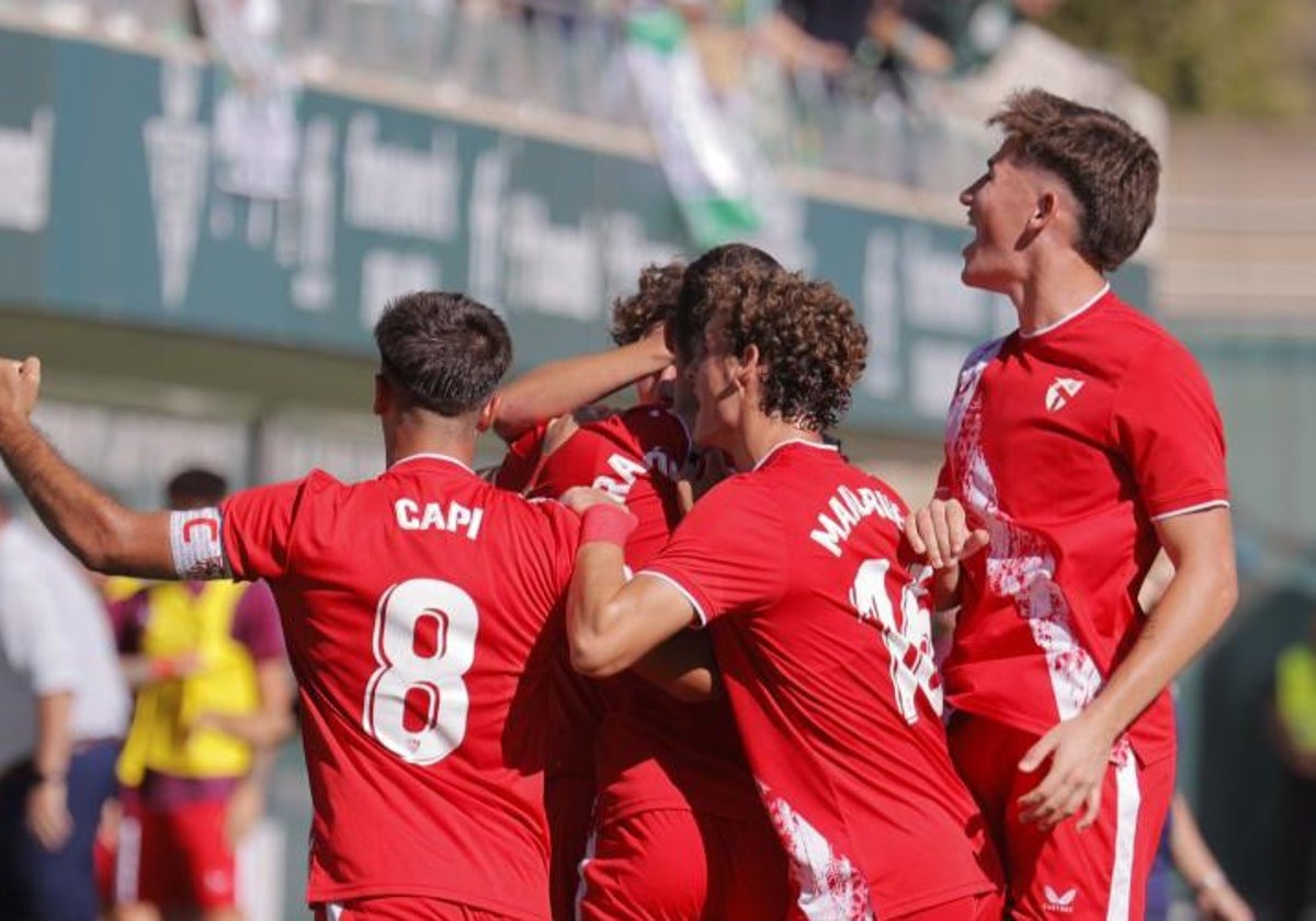 Celebración del gol del Sevilla Atlético en la Luis del Sol en el derbi del año pasado