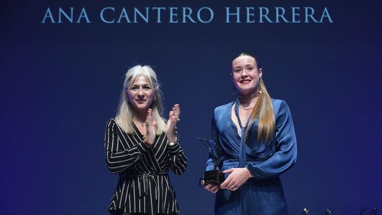 Ana Cantero, piragüista del Círculo Mercantil, premio Javier Imbroda al Mejor Expediente Académico