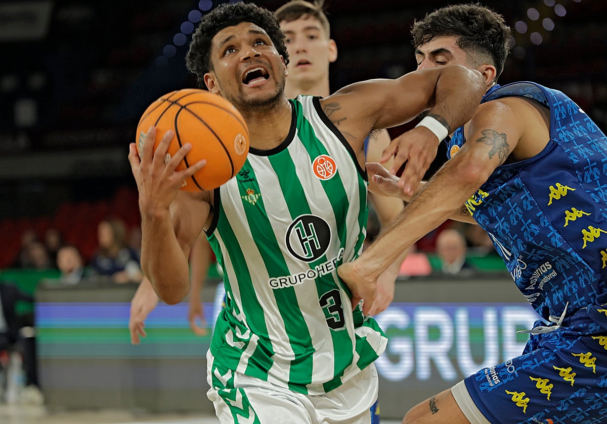 Hughes, en una penetración a canasta