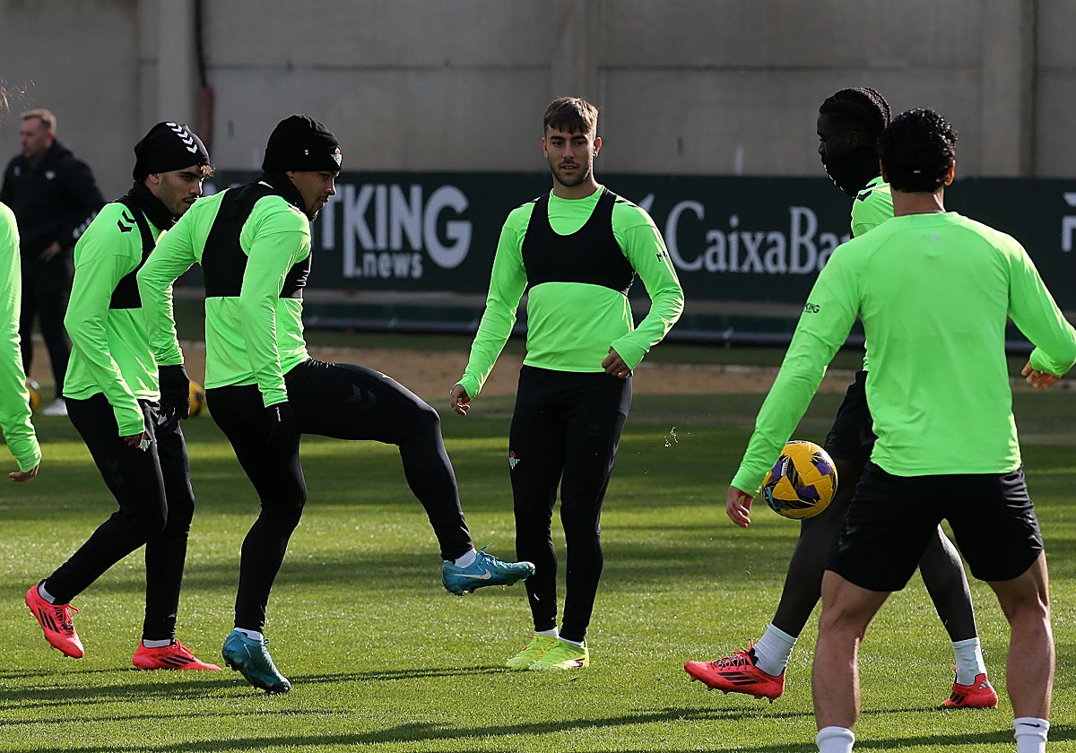 Iker Losada, en un entrenamiento reciente con el Real Betis