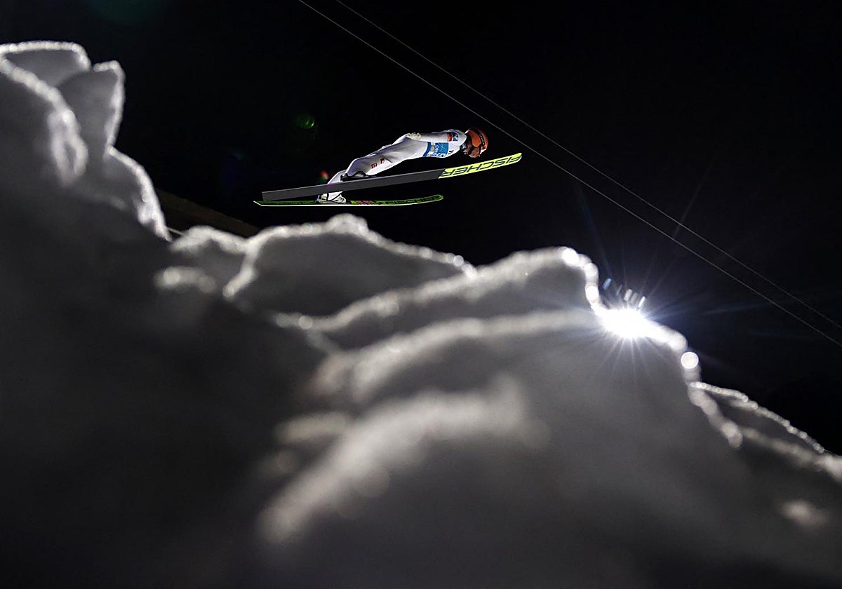 Stefan Kraft, durante la prueba en Obersdorft