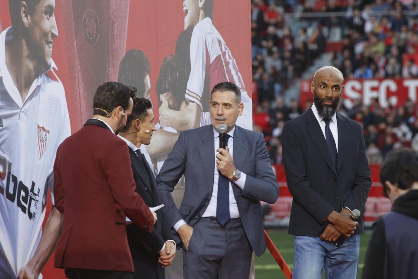 Navas estuvo arropado en todo momento por el calor sevillista
