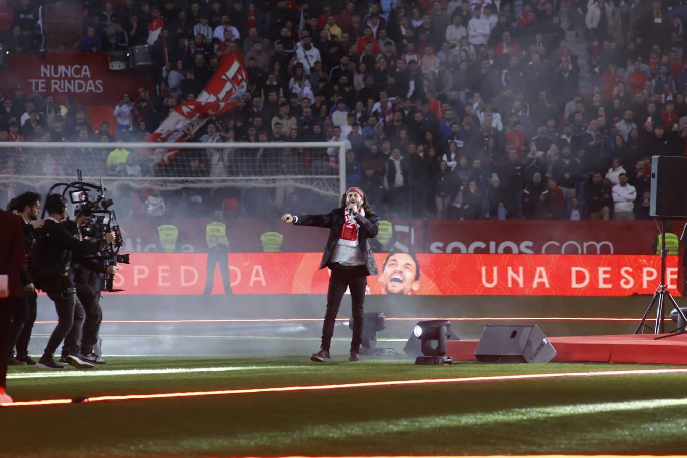 Navas estuvo arropado en todo momento por el calor sevillista