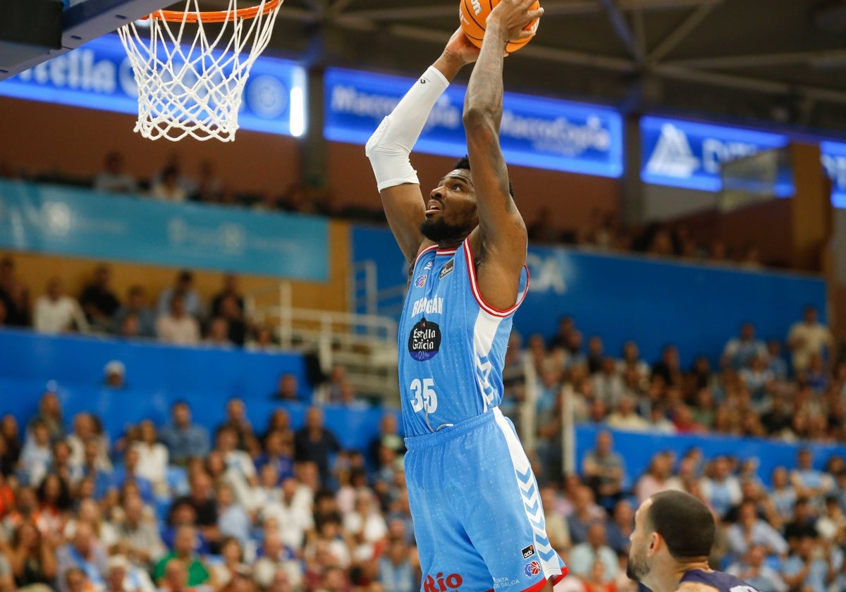 EJ Onu, jugando con el Río Breogán en ACB