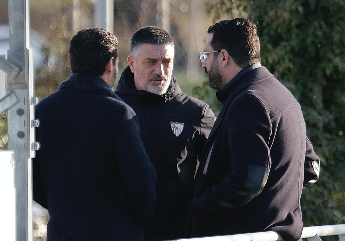 García Pimienta dialoga con Víctor Orta y Del Nido Carrasco