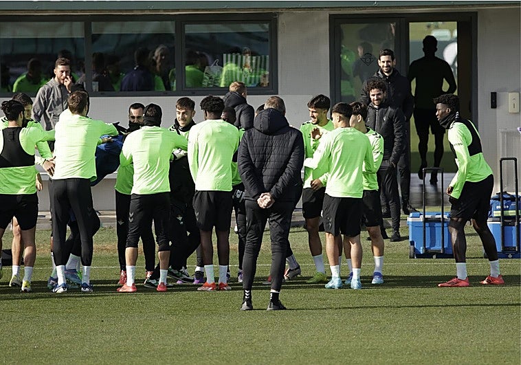 Assane se entrena con el grupo en la víspera del partido ante el Huesca