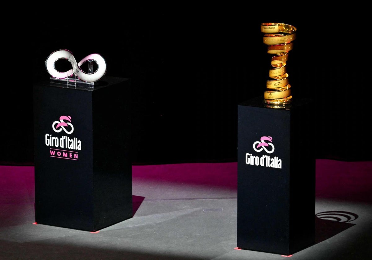 Los trofeos del Giro femenino y masculino