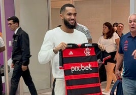 Juninho aterriza en Brasil para firmar por el Flamengo