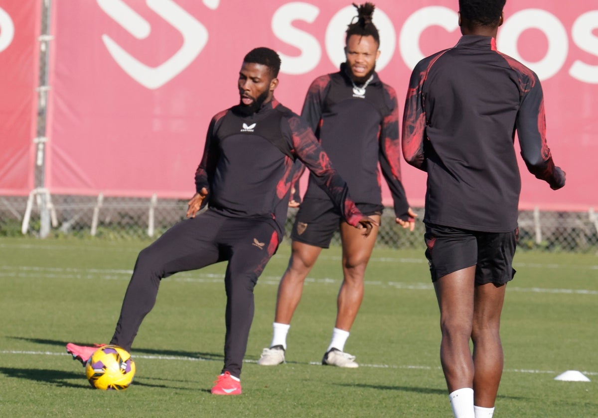 Iheanacho, con Ejuke en el entrenamiento de este martes