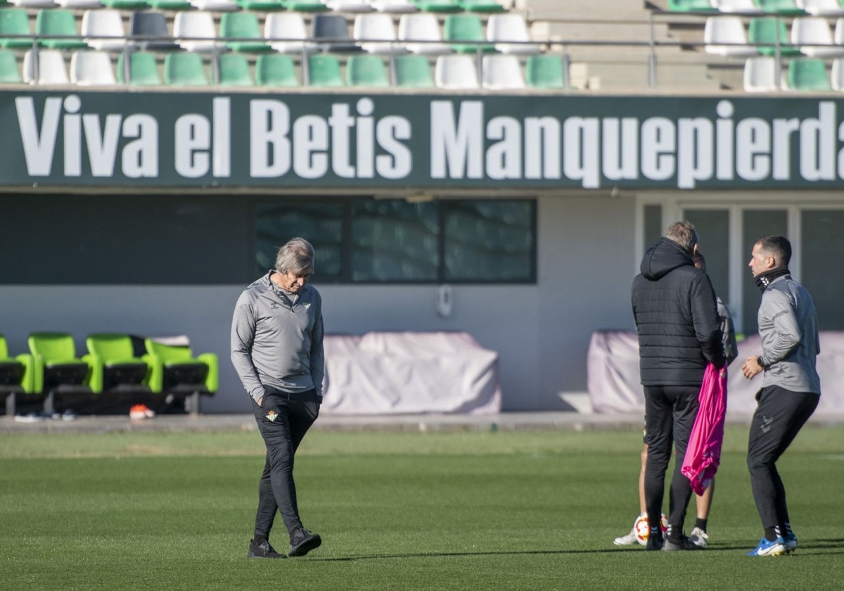 Manuel Pellegrini, en el inicio del entrenamiento de este martes