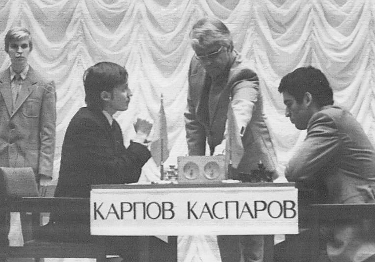 Karpov y Kasparov disputan el Campeonato Mundial de ajedrez de 1986 en San Petesburgo