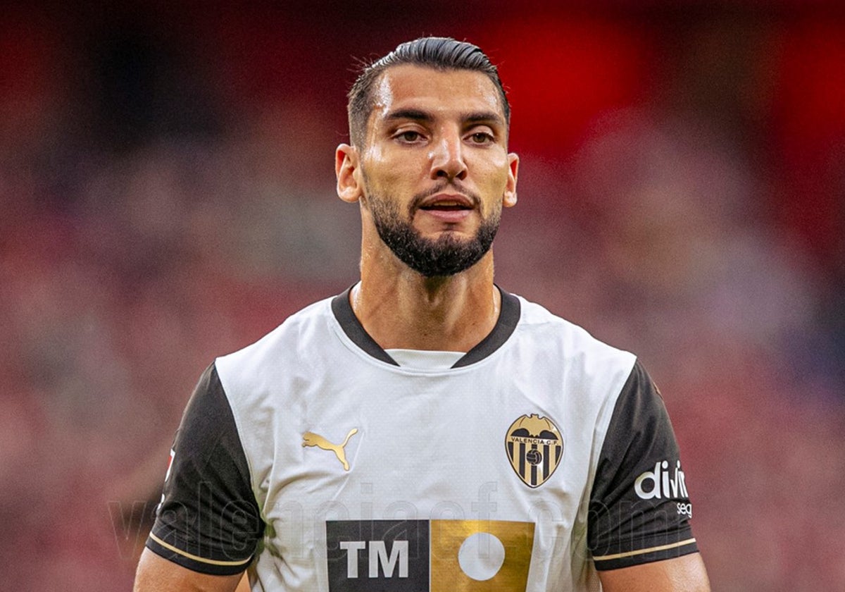 El Valencia busca una salida para Rafa Mir