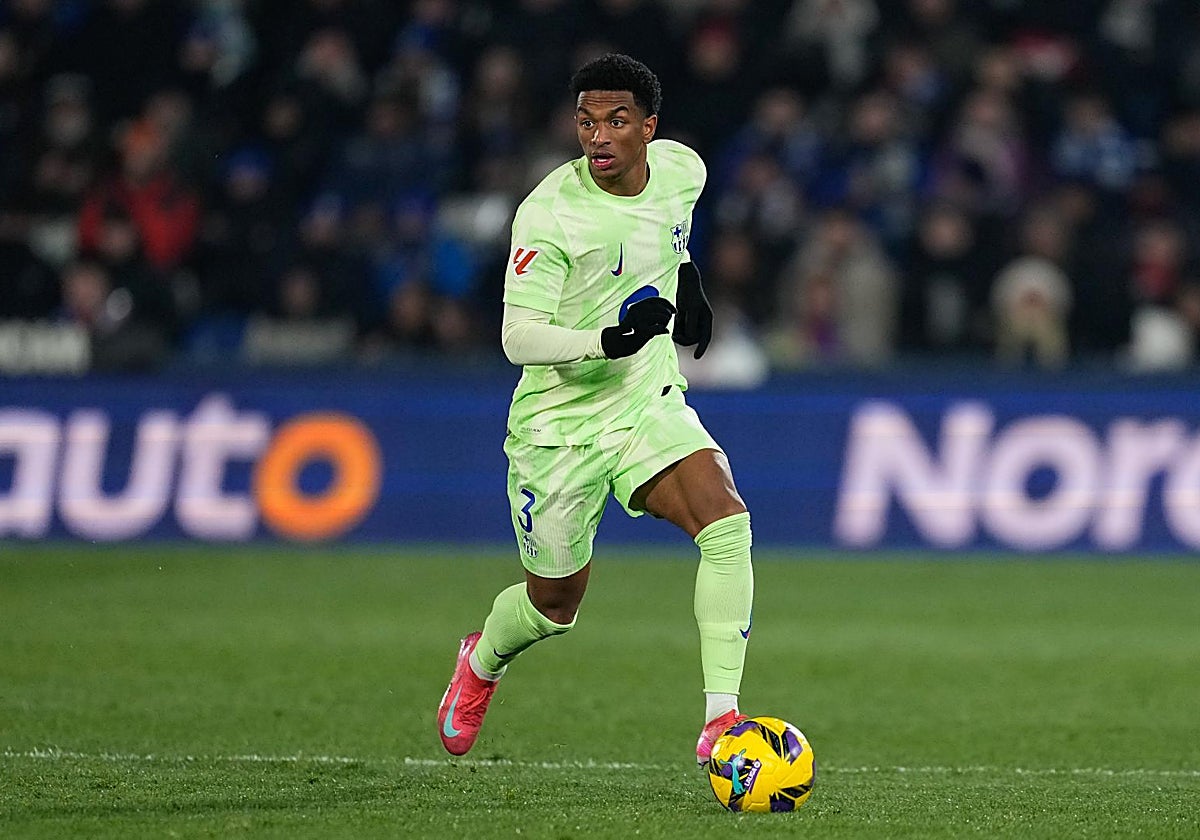Balde controla el balón durante el partido ante el Getafe