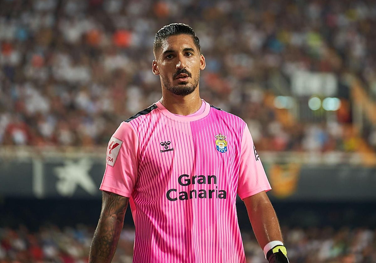 Álvaro Valles, en un partido con Las Palmas de la pasada campaña 23-24