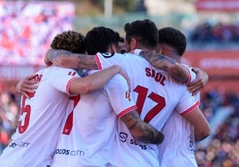 El Sevilla, con una decena más de puntos que el año pasado, abre su pequeña rendija a la ilusión