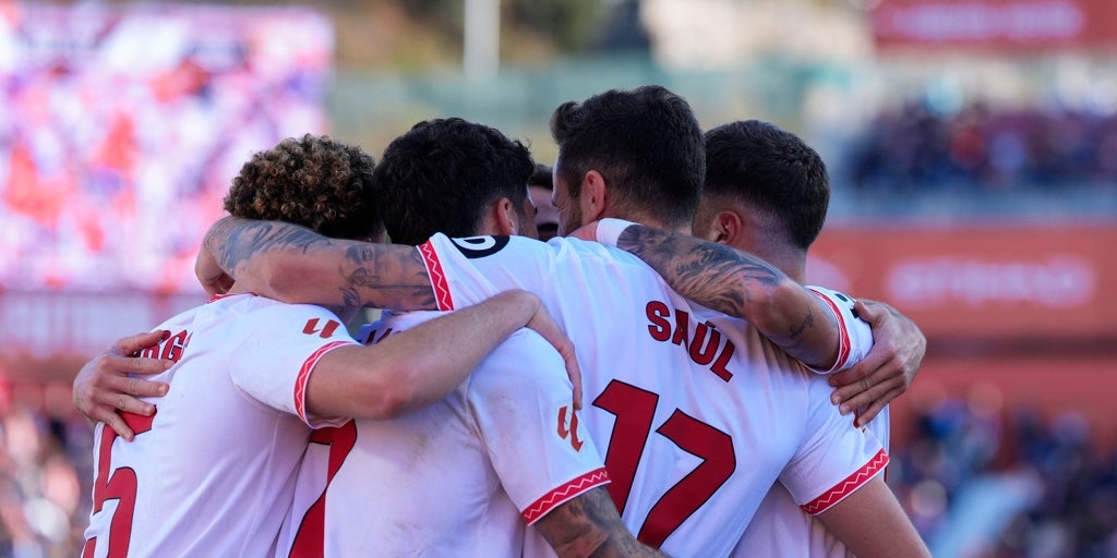 El Sevilla, con una decena más de puntos que el año pasado, abre su pequeña rendija a la ilusión