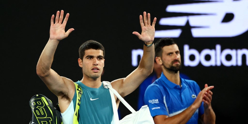 Un enorme Djokovic engatusa a Alcaraz y lo deja sin semifinal del Abierto de Australia