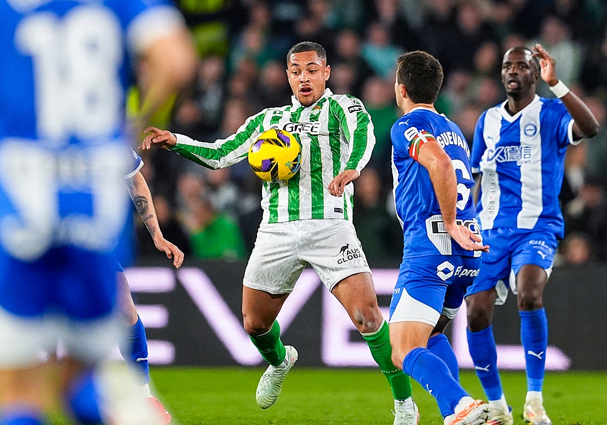 Vitor Roque trabaja en el gimnasio por molestias en su rodilla tras el golpe ante el Alavés