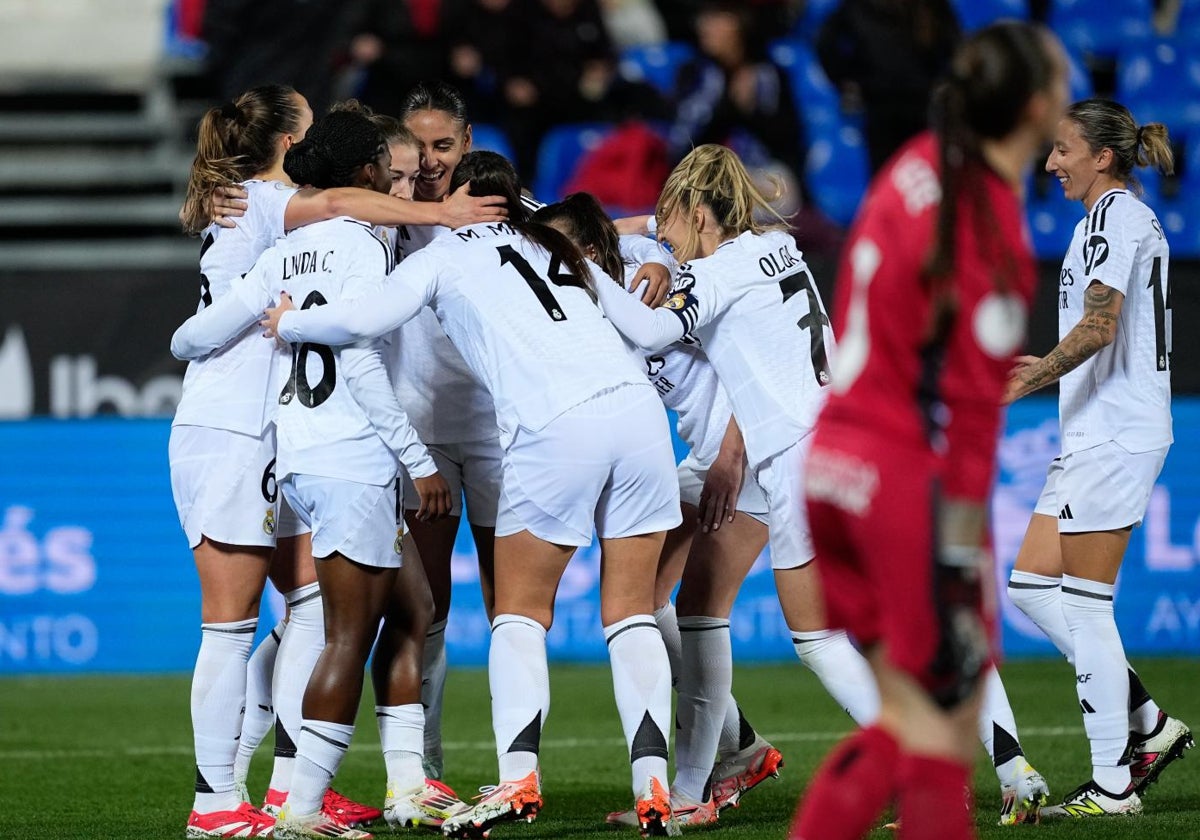 Las jugadoras del Madrid celebran uno de los goles de la semifinal