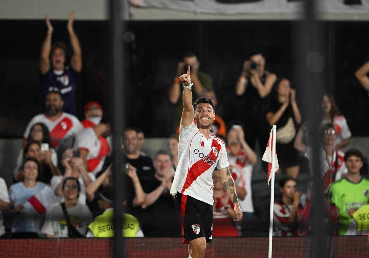 Montiel celebra su gol con River Plate